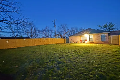 4 Bedroom-2 King Beds GREAT location, minutes to AT&T Stadium and DFW Airport! Hotels in Euless