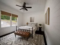 Curry Getaway on South Bay Lake Property Hotels in Walker County