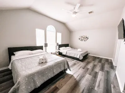 Beautiful/Spacious house Hotels in Alief