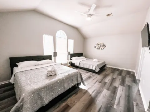 Beautiful/Spacious house Отели рядом с достопримечательностью «Маркет сквер эт Элдридж»