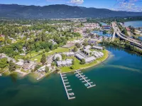 5BR/3BA Lakeside Escape –Walkable to Downtown Sandpoint & Minutes to Schweitzer