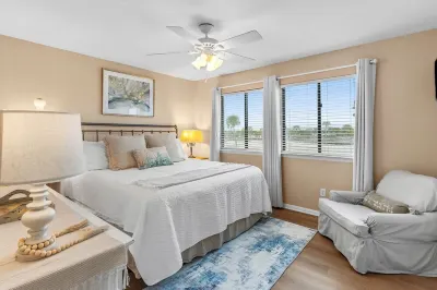 Sunray - Gulf-side townhouse, beach access & pool Hotels near Navarre Beach Sea Turtle Conservation Center