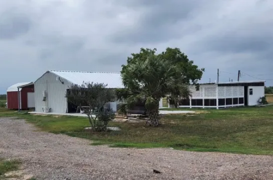 Fisherman’s getaway close to water.  Plenty of room for kayak and boat trailers.