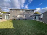 Lambeau Lookout on Elmview - Less than a mile from Lambeau - Pet Friendly! Hotels near Bay Park Square