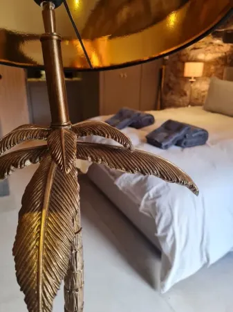 The Undercroft - Luxury studio in heart of Frome.