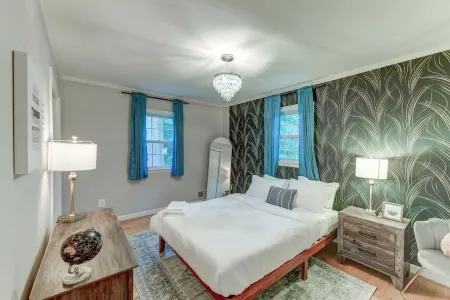 Arlington Beautiful Home - 4 Bed/3 Bath Home, Sleeps 10, Approx 10 Mins DC