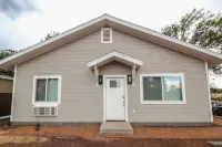 Heart Trail Lookout Unit 2 BRAND NEW 2024 HOT TUB and “The Griz” Cold Plunge!
