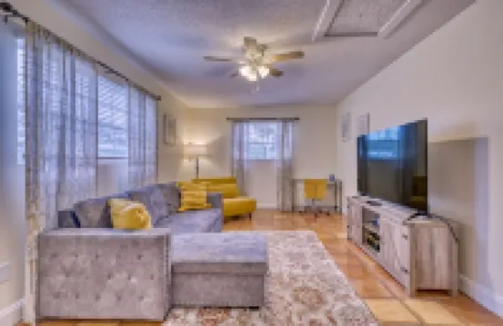 Modern Oasis with Heated Pool Near Siesta Key Beach and a Downtown 3Br/2BA