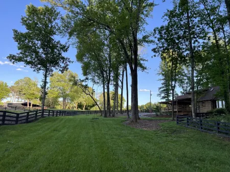 Escape to Our Serene Farm Cabin, Surrounded by Beautiful Rolling Pastures!<br>