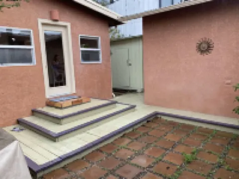 Beach House, 1 block to beach, walk to town, great outdoor space