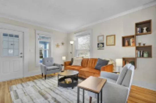 Boho - Retro Style in Lansing - 10 minutes to MSU's Campus