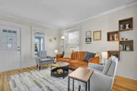 Boho - Retro Style in Lansing - 10 minutes to MSU's Campus