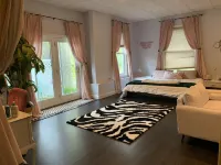 Charming 5-Bedroom Home by the Sea Hotels in Manchester-by-the-Sea