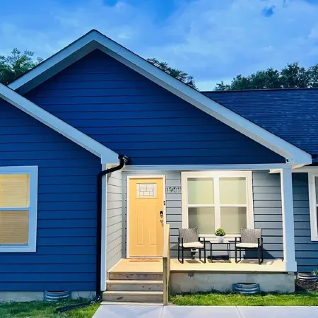 "Blue Belle"-A Magestic Modern Retreat w/ King Bed