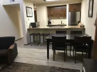 3 Bed, 2 Bath; Near Ski Resorts stream view Great Pool, Hot Tubs, Covered Garage