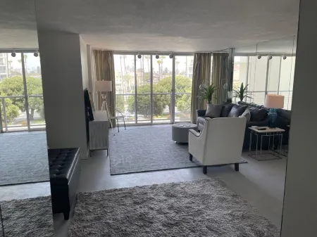 AWESOME COZY STUDIO NEXT TO HOTEL DEL Отели рядом с достопримечательностью «Vietnam Unit Memorial Monument»