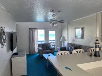 Beachfront One Bedroom Condo with a Pool/2 nights or 7 nights. Pet friendly!