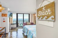 KING Bed! NO cleaning fee! OCEANFRONT, Studio, See the ocean from the bed!