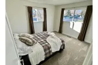 Hometown USA With Hot Tub and Fully Renovated