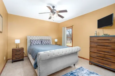 3 Bdrm Home w Game Room.  Just minutes from WGI & Wine Trail. Hotel dekat Watkins Glen State Park