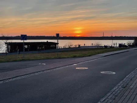 Modern top floor apartment 5 min to Markkleeberger See