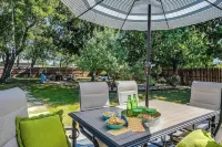 2-bedroom Home with Hot Tub near Granbury Square Hotel a Granbury