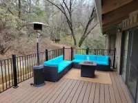 Cozy Upstairs Cabin w/Canal Views 45 mins to slopes & 10 mins to Rollins Lake