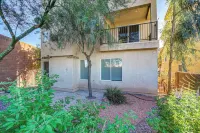Central Luxurious 4Br 3-Lvl Home near Strip, Airport, Allegiant Stadium, & More Hotels near The Arroyo Market Square
