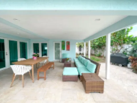 Private Luxury Oasis Minutes From The Beach w/ Private Heated Pool