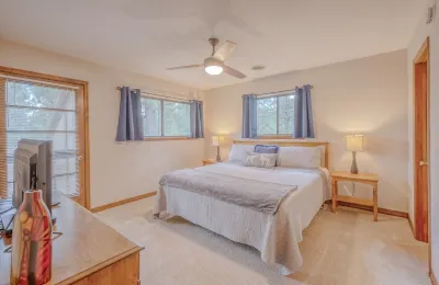 Charming Innsbrook Village condo, FREE Golf, Pickleball, Tennis, Pool, Fishing!
