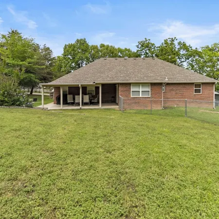 Lakeview Home in serene setting, 3 mi to Grove! Perfect for families & fishermen