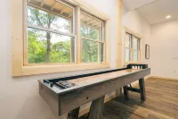 Brand NEW Build! Five Master Suites~Bunk Room~INDOOR POOL, Game ROOM & Hot Tub!