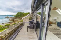 Amazing views over Beach and the sea.2 bedrooms Các khách sạn ở Saint Austell Bay