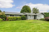 Hobby Farm Home shares Hobby Farm Apartment property 888573. Rent both!
