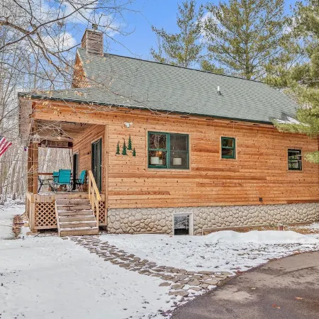 Private Modern Cabin with Hot Tub on 11 Acres - the Perfect up North Getaway