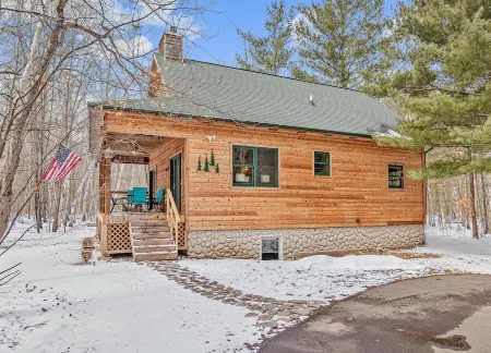 Private Modern Cabin with Hot Tub on 11 Acres - the Perfect up North Getaway