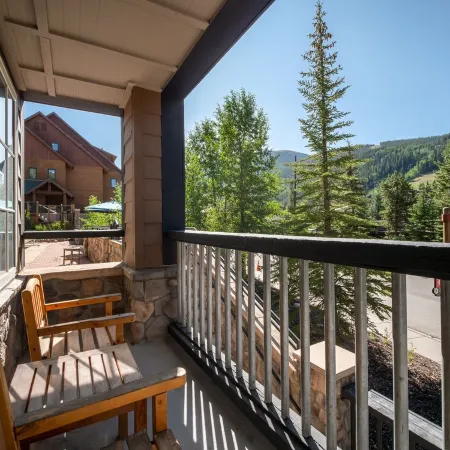 Slope Views, Cozy 2 King Beds, Pinball, Short 5 minute Walk to Everything!