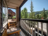 Slope Views, Cozy 2 King Beds, Pinball, Short 5 minute Walk to Everything!