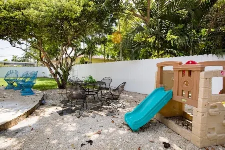 Immaculate spacious 3/2 in the heart of Miami, FL