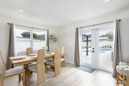 FREE Heated Pool Home near the beaches Slps 12 Water Slide Fire Pit Отели рядом с достопримечательностью «Island Bamboo»