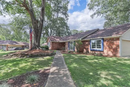 4 Bedroom Retreat — Close to Ft Benning: Modern, Cozy, and Mins to Everything! Отели рядом с Аэропорт Коламбус Метрополитен