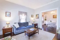 Bradley Cottage in the heart of "Mayberry"