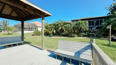 Summer Escape: Waterfront, Game Room, Hot Tub, Beach Nearby St. Joe Walkway/Palm Coast Linear Park附近的飯店