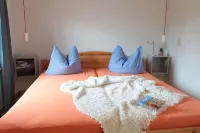 Enchanting little vacation cottage in Röpersdorf directly on Lake Uckersee