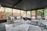 Secluded Tampa Retreat, Private Pool + Backyard