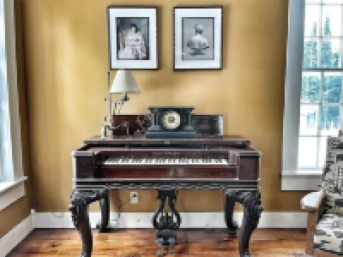 Basil Brook: Colonial-Chic House - near Jay Peak! 富蘭克林縣酒店