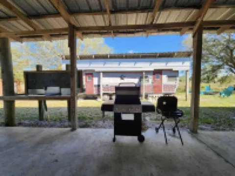 Cozy cottage on 8 acres near state park and atv trails. Pet Friendly!