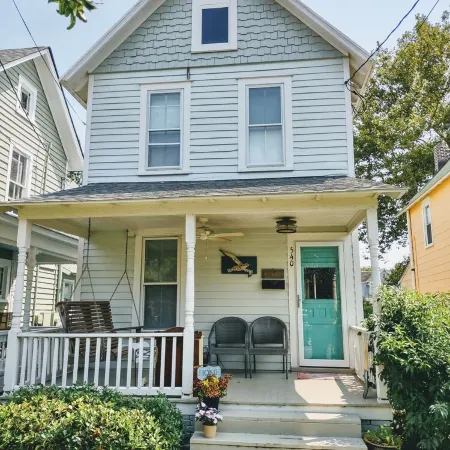 Cozy Cottage - quaint and comfy - 5 blocks to the beach, 1 block to Mason Ave.