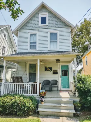 Cozy Cottage - quaint and comfy - 5 blocks to the beach, 1 block to Mason Ave.