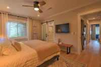 Beautiful 3 Bedroom Villa, a quick walk to the ocean!  Quiet and roomy!